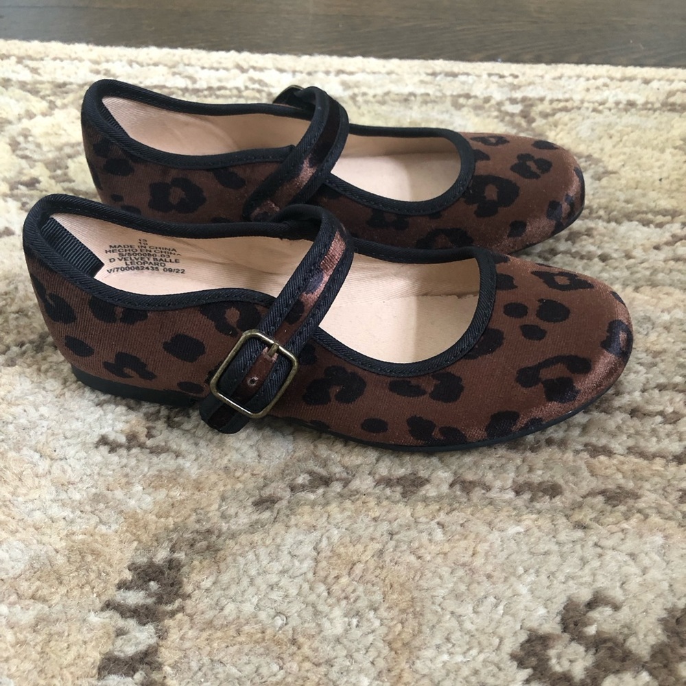 Old Navy Girls leopard dress shoes never worn